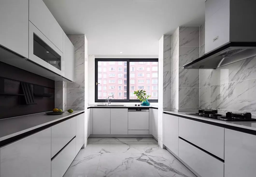 綠地國(guó)際金融城裝修,現(xiàn)代簡(jiǎn)約黑白灰