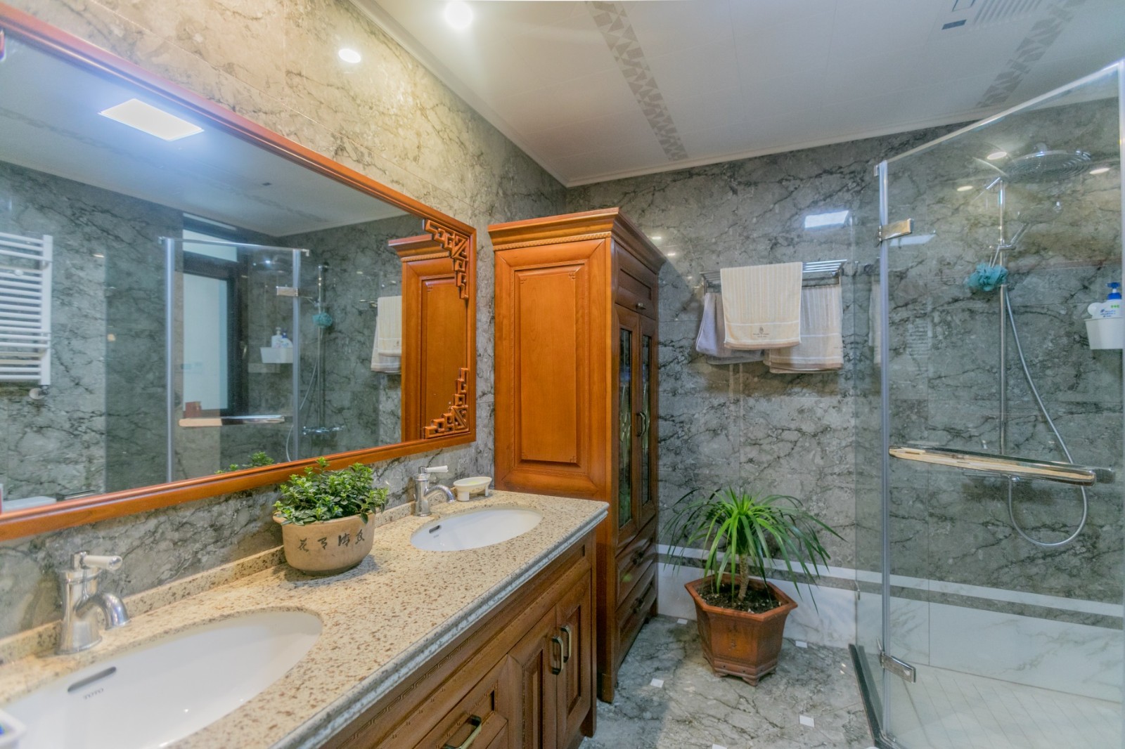 041047120015.jpg 衛(wèi)生間.jpg