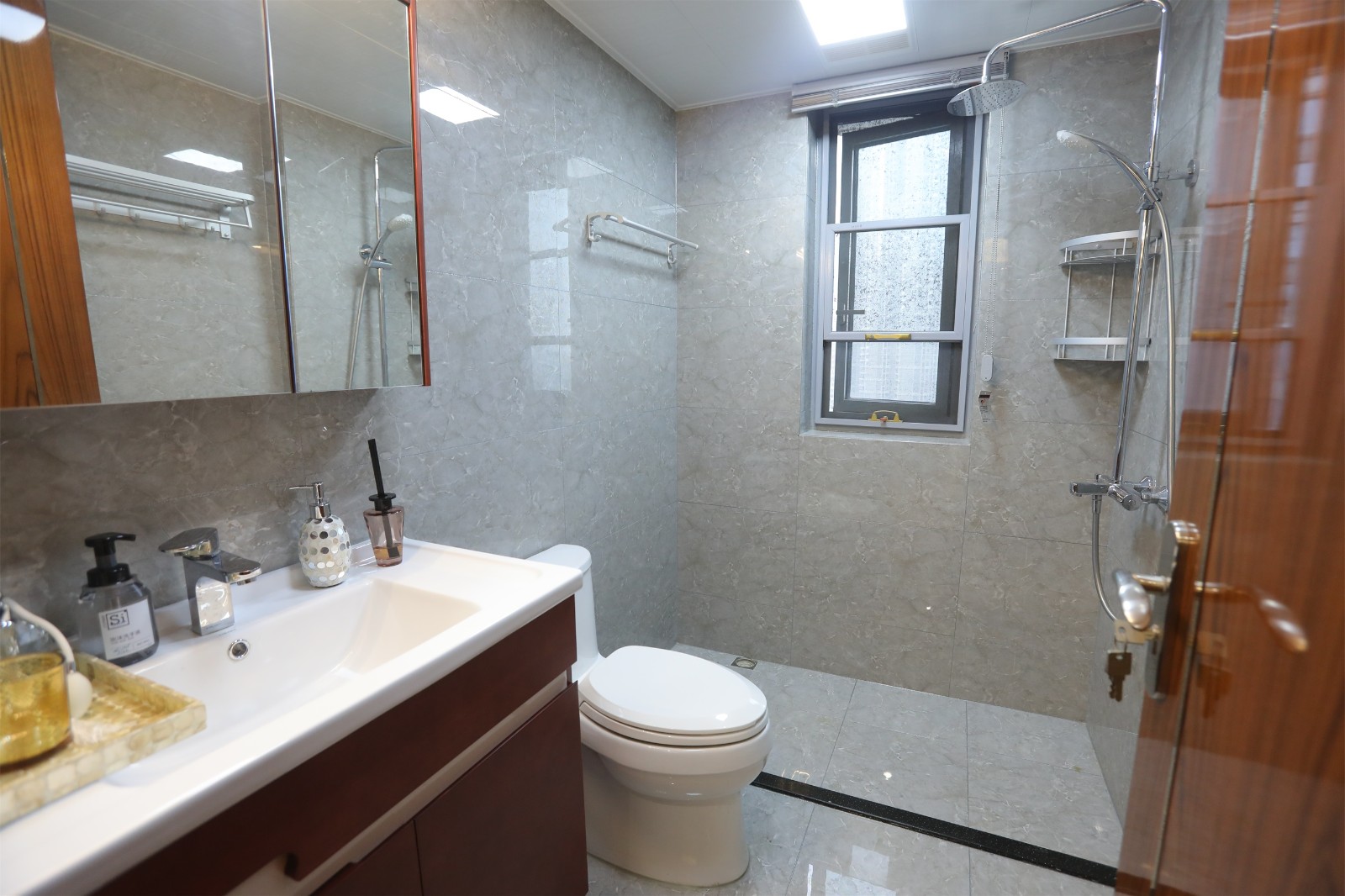 070957430857.jpg 衛(wèi)生間1.jpg